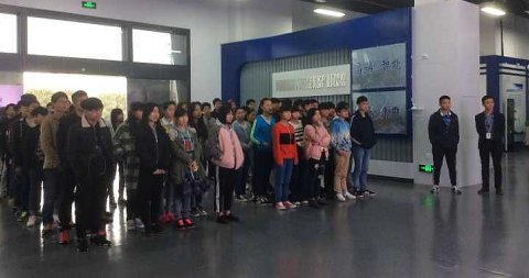 选趋势行业 读优势专业 进品牌企业 成一世事业